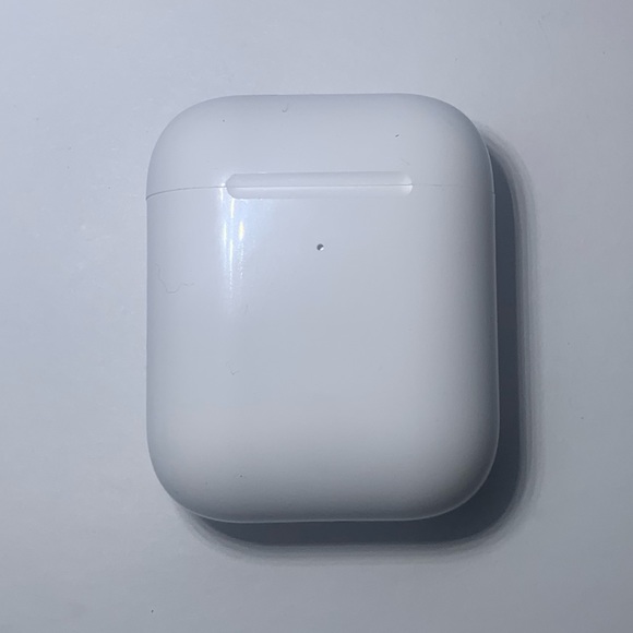 Apple AirPod 2nd Gen wireless charging case - Picture 2 of 5